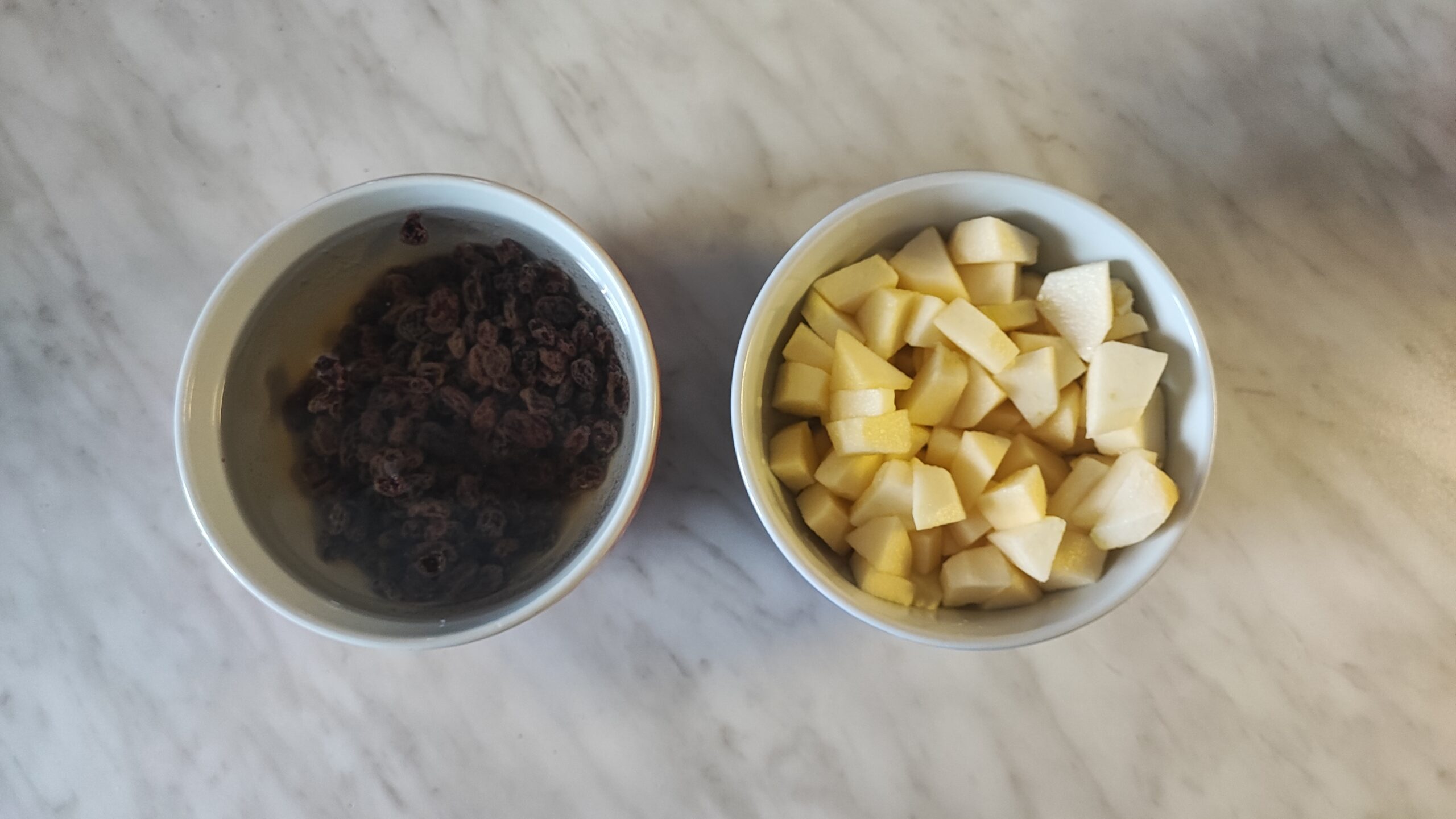 Infornate a 180° per 45/50 minuti. Per verificare la cottura fate la prova stecchino, se esce asciutto dal centro del dolce, è pronto.