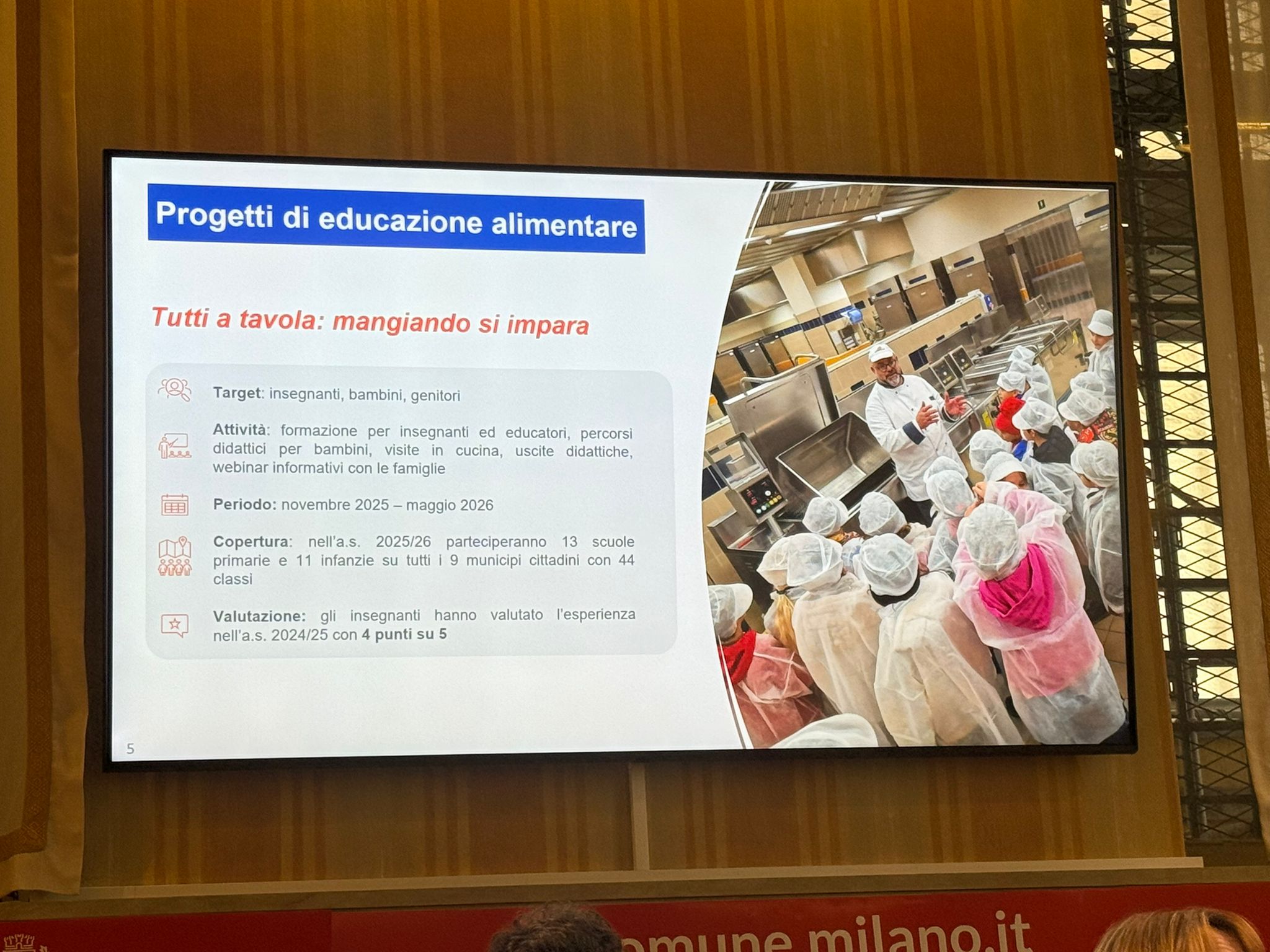 Milano Ristorazione conferma il proprio impegno per una corretta alimentazione attraverso strumenti di educazione alimentare dedicati ai più piccoli. Torna ad esempio Chef Ambrogio, il cuoco animato che accompagna i bambini alla scoperta dei menu scolastici e li guida verso scelte consapevoli in modo divertente. La nuova puntata, dedicata alla Frittata, è disponibile sul sito e sul canale YouTube ufficiale.