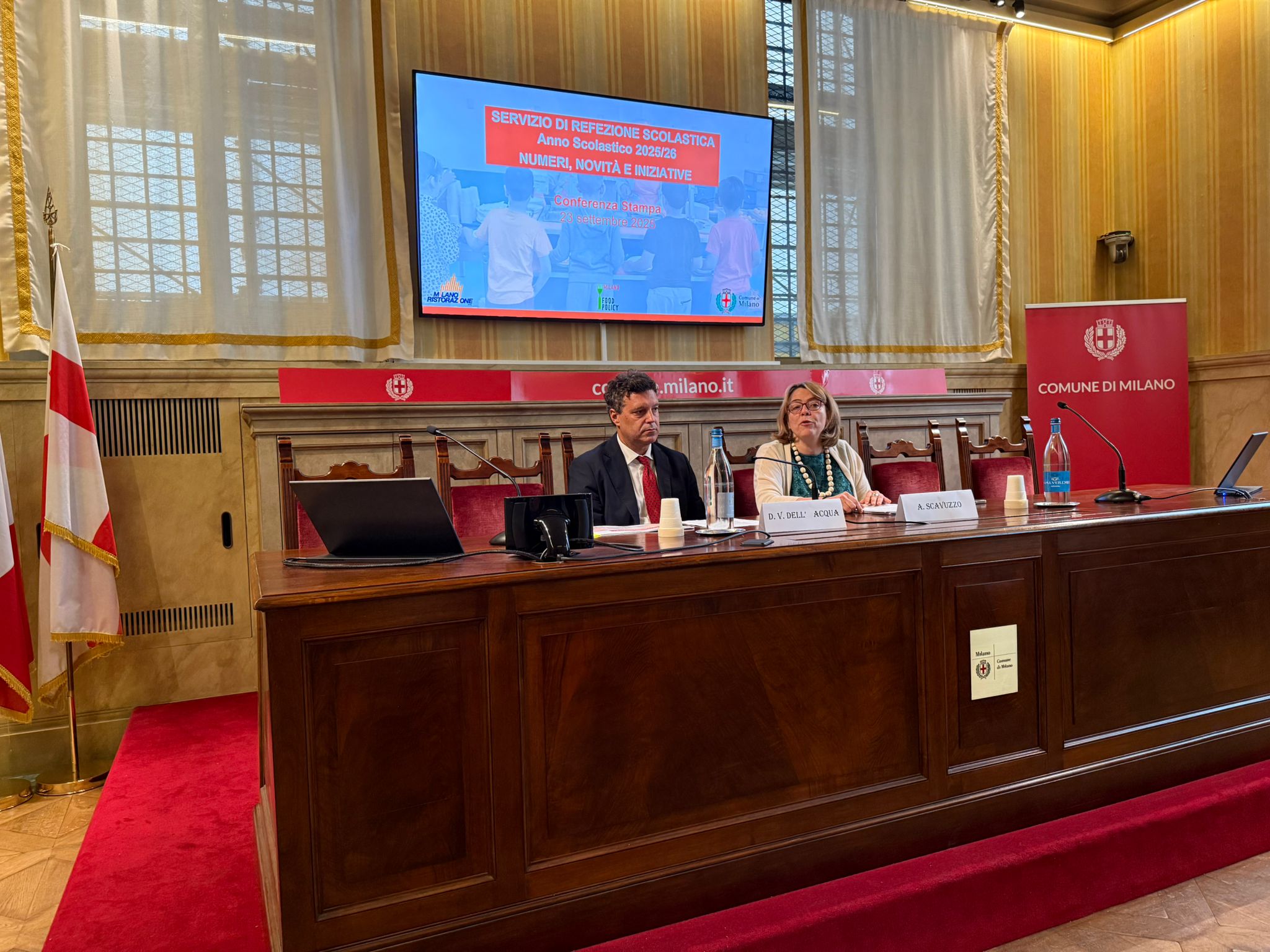 Proseguono gli interventi di riqualificazione degli spazi mensa, con l’obiettivo di rendere il momento del pranzo sempre più accogliente e funzionale. Sono attualmente in via di completamento i lavori che durante i mesi estivi hanno coinvolto 13 refettori: le scuole primarie di via Paravia 83, Pescarenico 6, Quadronno 10 Bottego 4, Clericetti 20, Porpora 11, Martinengo 36, Feraboli 44, Viscontini 7, Brocchi 5 e Santa Maria Nascente 30, oltre alle scuole secondarie di Sacchini 34 e dell’Arcadia 24.