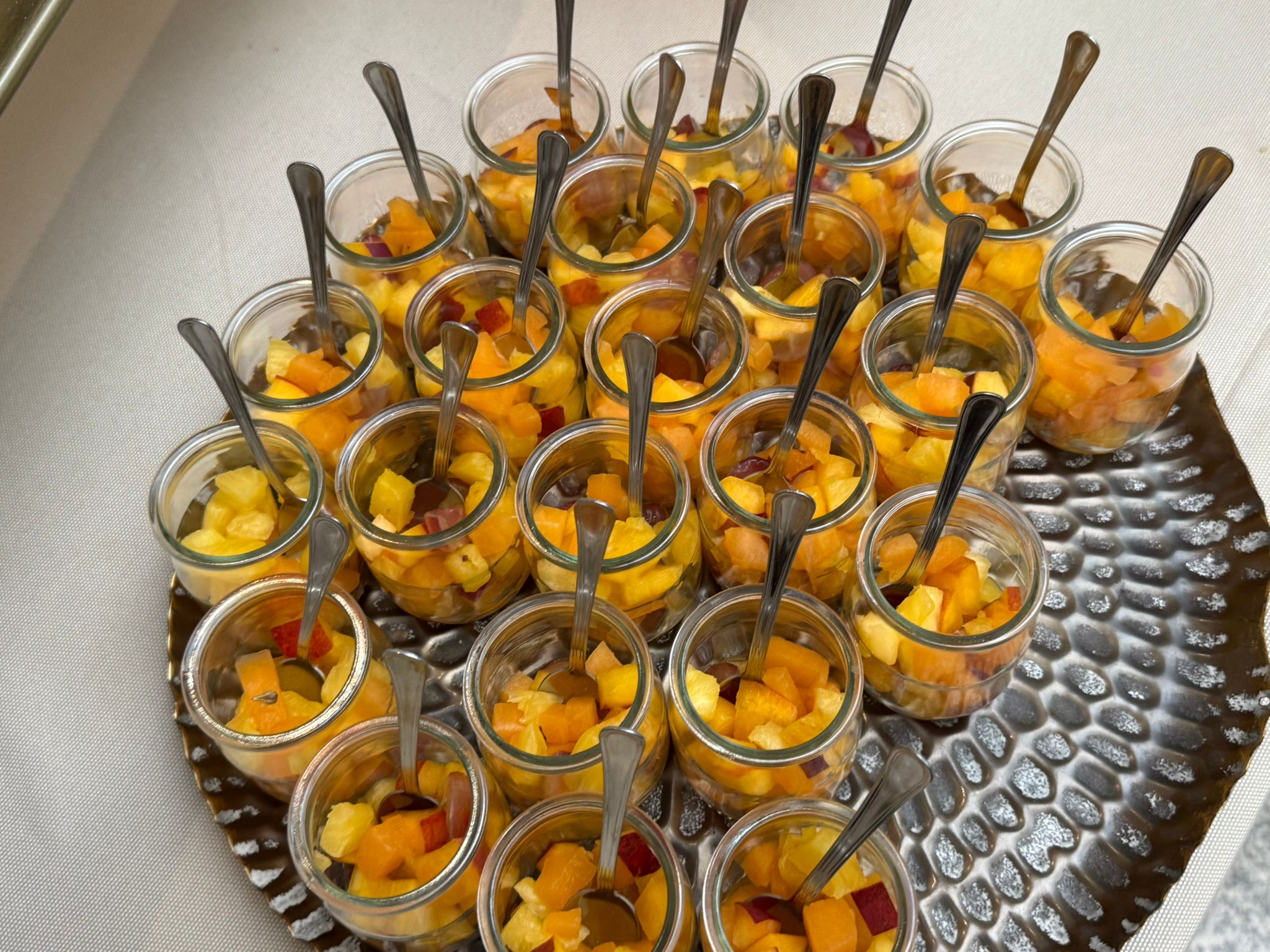 Non poteva mancare un bel buffet per festeggiare.