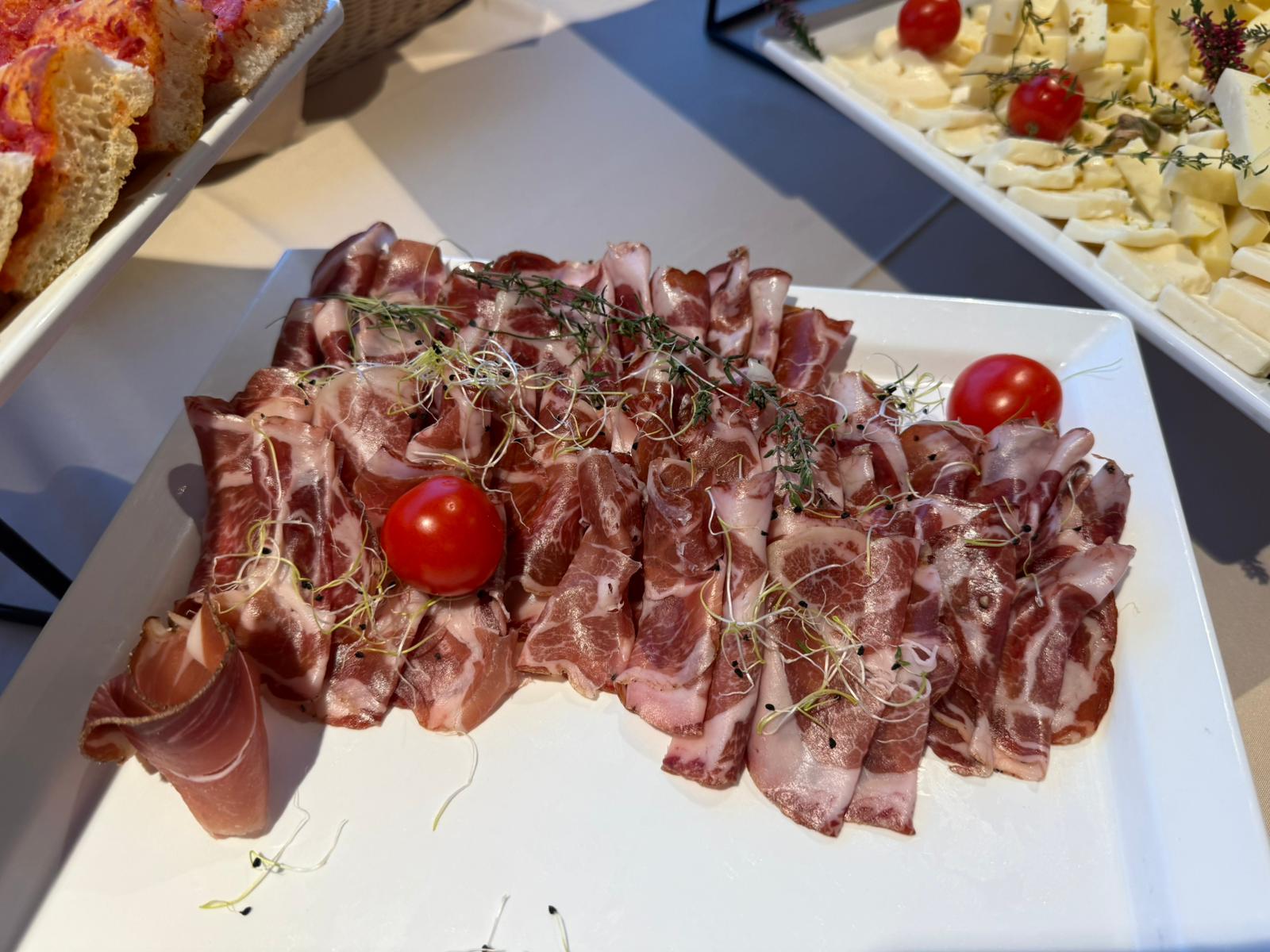 All'inaugurazione non è mancato un ricco buffet.