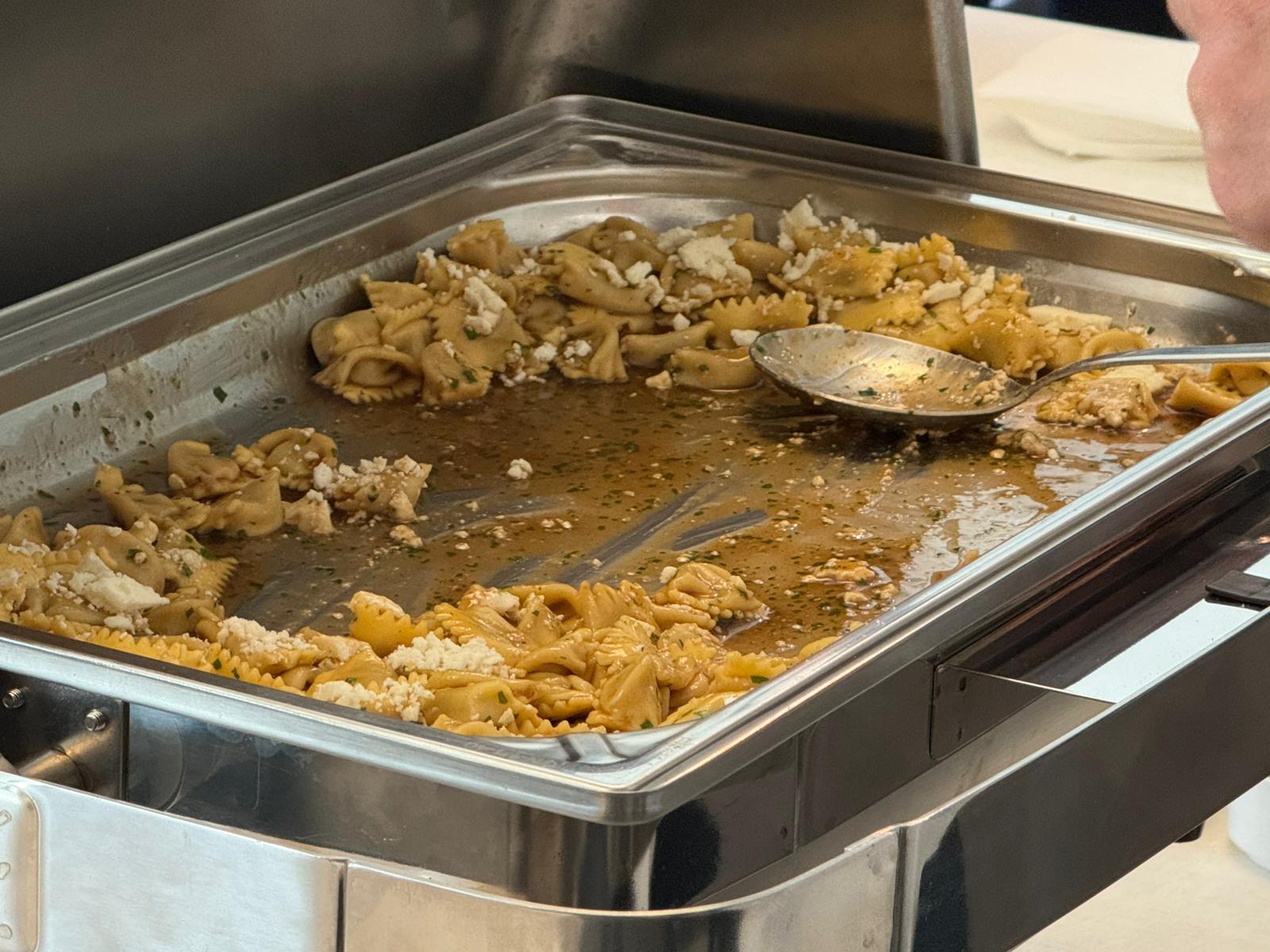 Non sorprende quindi che durante la presentazione delle prossime partite dell'Italia ci sia stato un bel buffet.