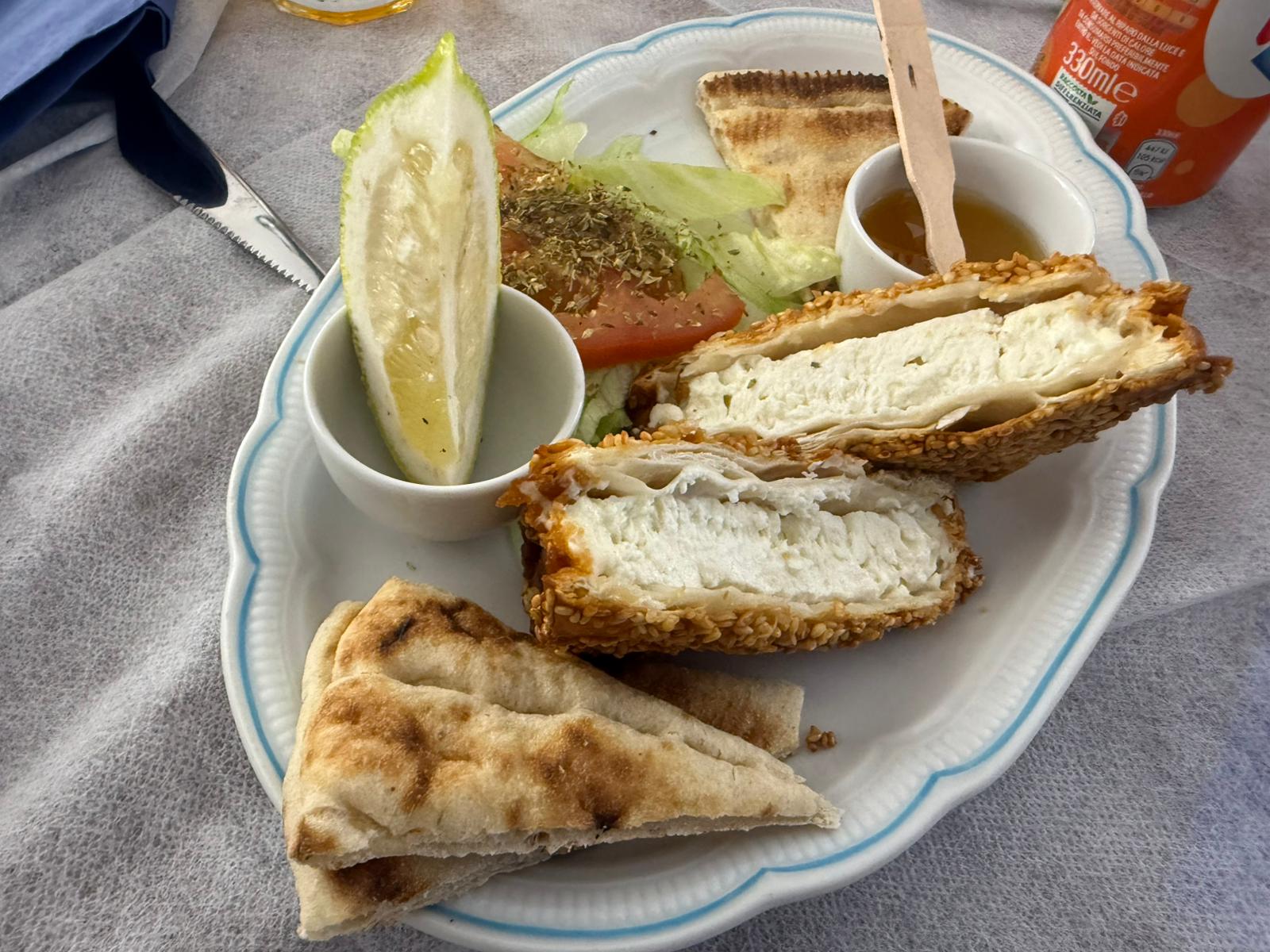 Moussaka, souvlaki e tzatziki battono tutto e tutti.