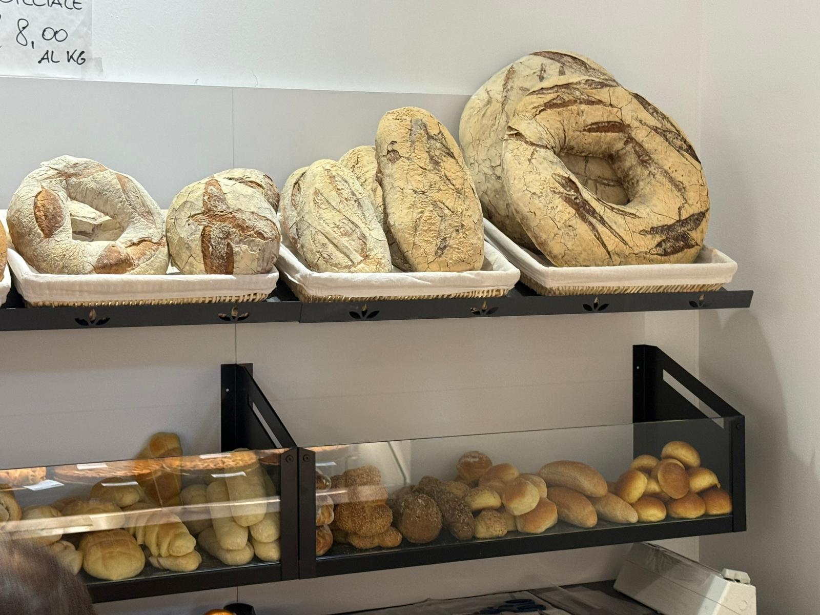 L’obiettivo di Sogemi è di creare una rete sinergica di Mercati posizionati nei diversi quartieri della
città che rilancino l’originaria funzione dei mercati:
● mercati alimentari di prossimità;
● vendita prodotti alimentari freschi e freschissimi;
● luoghi di aggregazione e socialità.