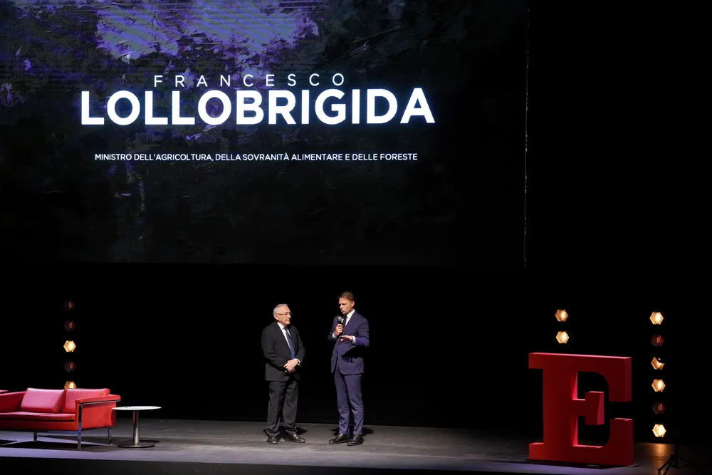 Per i vini, invece, in primo piano il titolo di Miglior Vino Spumante, assegnato a Ferrari Trento di Matteo Lunelli, e il premio per il Miglior Produttore Under 40, conferito a Casanova di Neri, ritirato da Marianna Neri.