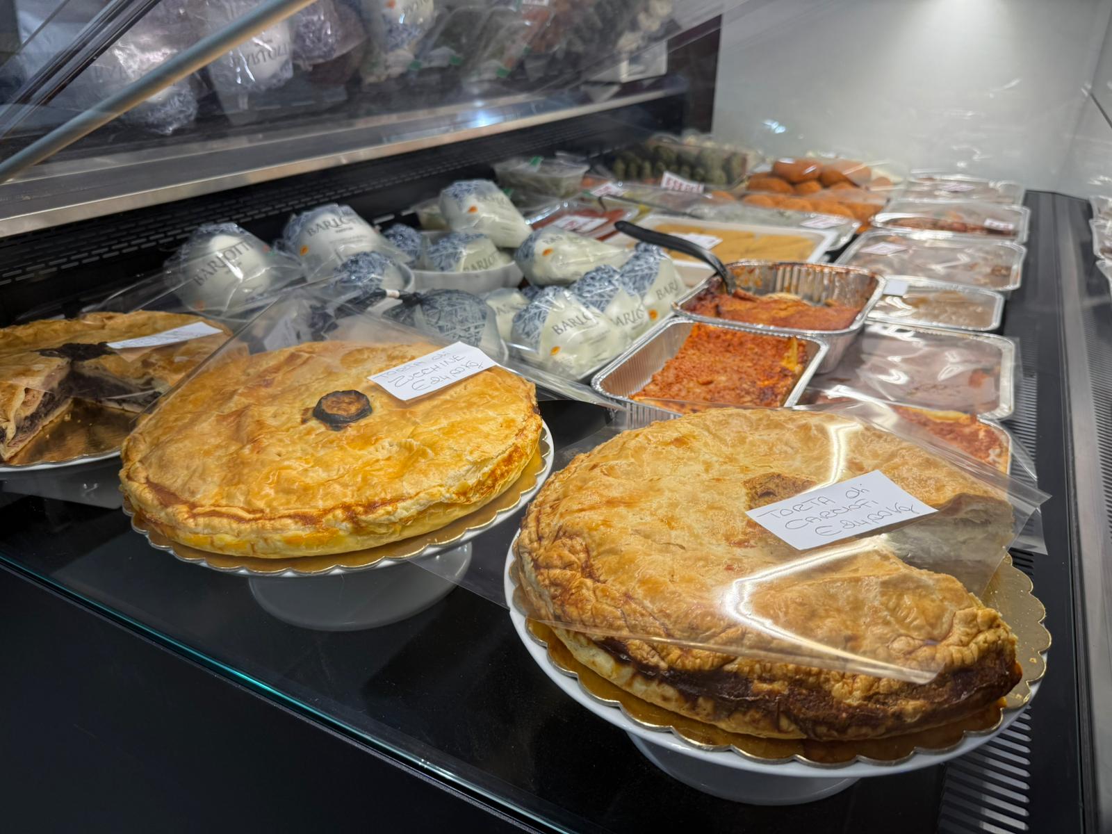 Rombon è il primo esempio del modello di sviluppo che Sogemi intende perseguire:
● un investimento infrastrutturale di 3,5 milioni di euro per la completa ristrutturazione
dell’immobile su una superficie di 1.725 mq;
● 7 operatori specializzati nella vendita di prodotti alimentari;
● 1 operatore specializzato in prodotti non alimentari (libreria);
● 1 operatore di somministrazione.