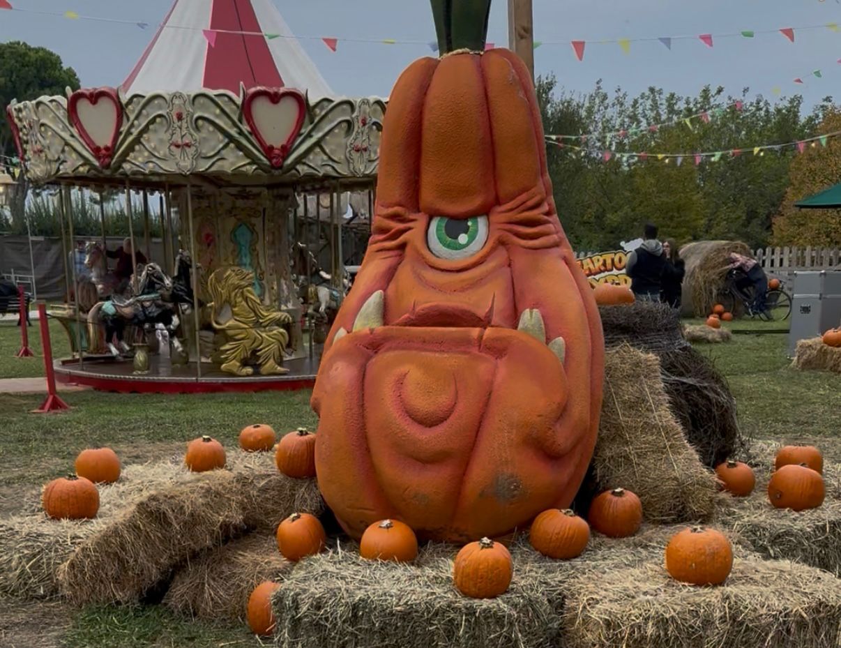 Le decorazioni rimbandano subito a quel mondo.