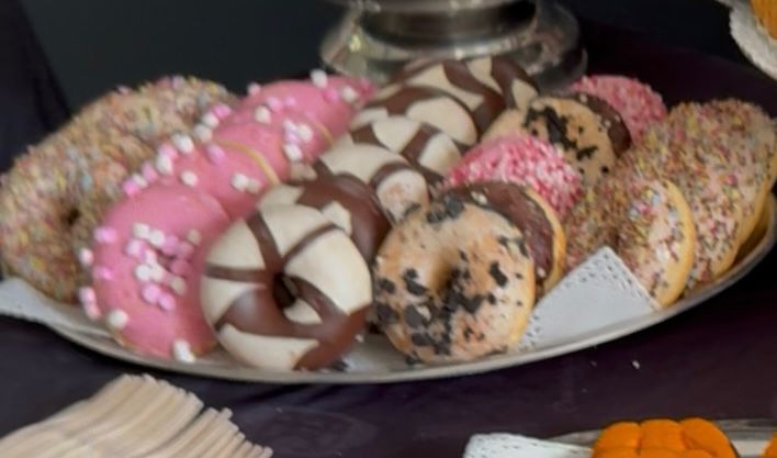 Il giorno dell'inaugurazione anche il buffer era a tema.