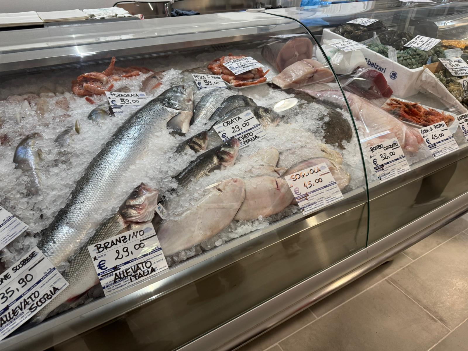 Il mercato sarà aperto tutti i giorni dalle 8,30 alle 19,30 dal lunedì al sabato.