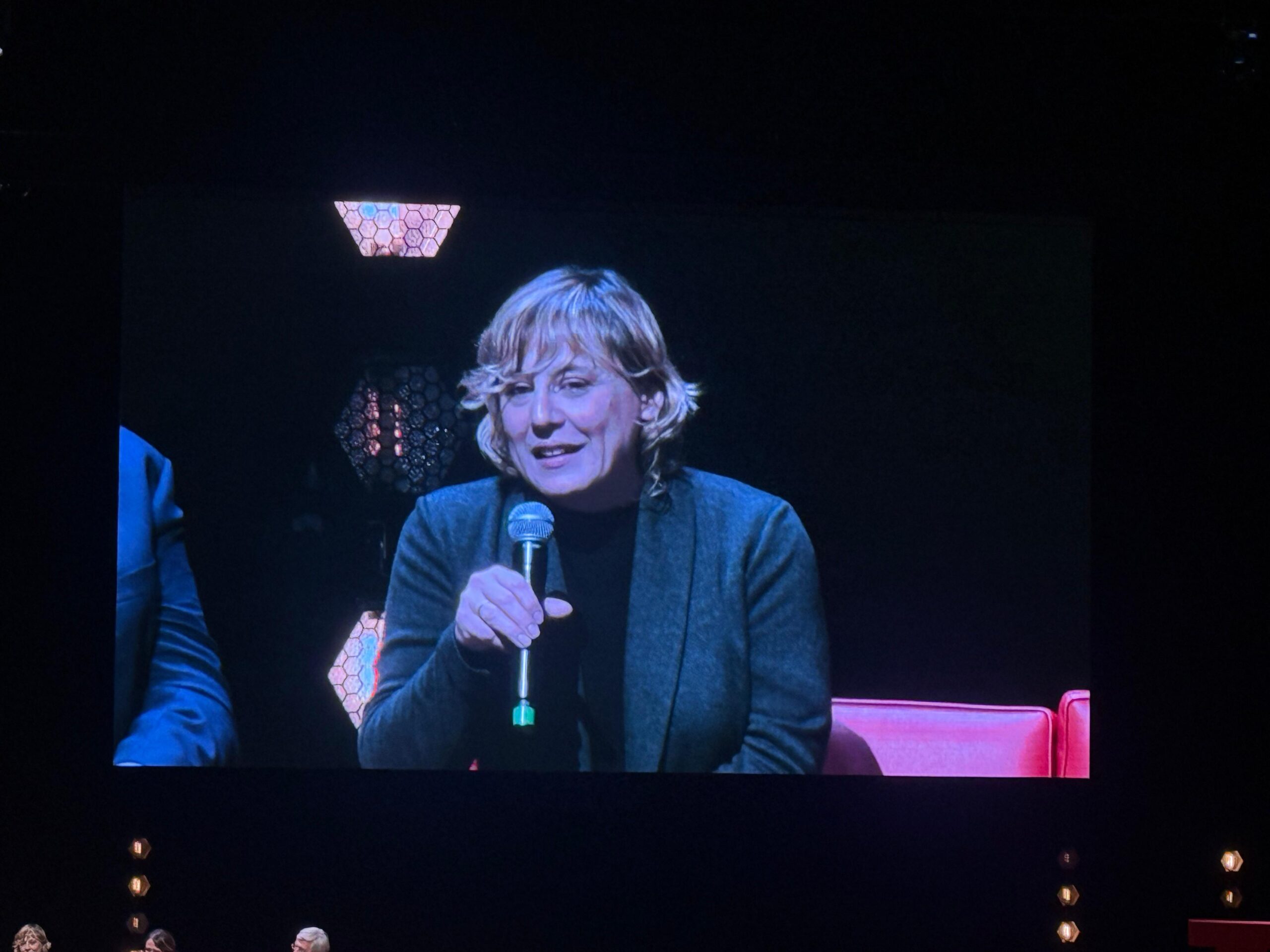 Nel corso della serata, è stata presentata in anteprima la versione aggiornata del sito (guidespresso.it) e la nuova app de Le Guide de L’Espresso, progettate per rendere le eccellenze enogastronomiche facilmente fruibili da chiunque, ovunque, con contenuti immediati e sempre aggiornati.