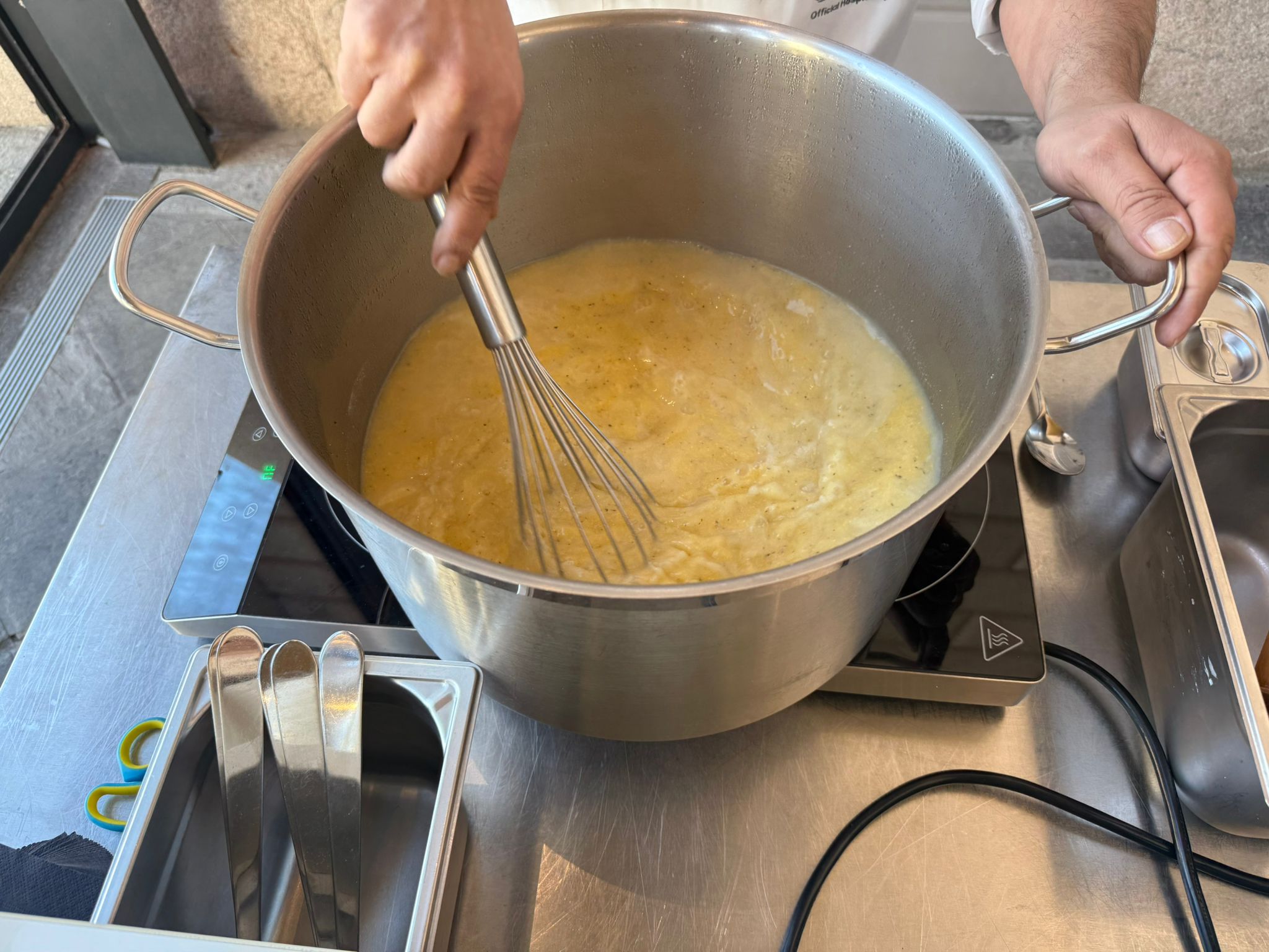 Non mancherà la polenta, con funghi e formaggio.