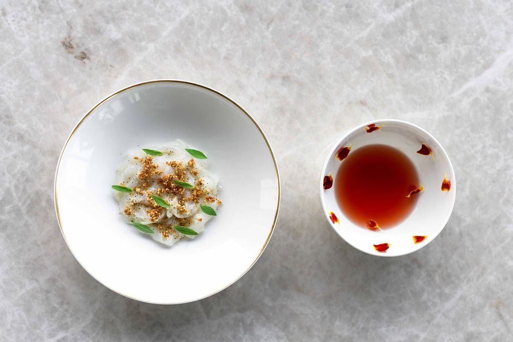 Se i menù degustazione sono pensati per la sera, e i pranzi del weekend, dal martedì alla domenica, oltre al menù à la carte, Orizzonti propone un business lunch alla carta o con formule a partire da €45, con piatti che rispecchiano la filosofia di cucina di Luca Pedata. 