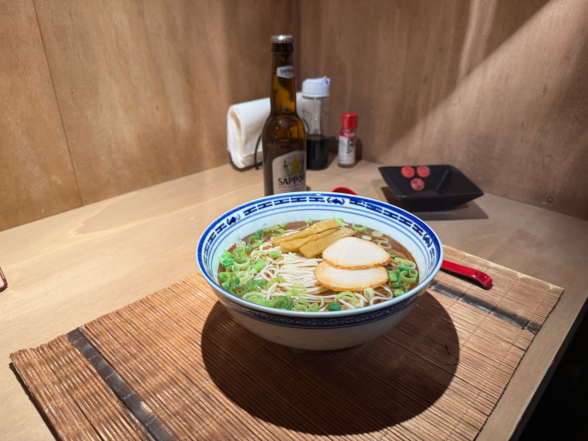 Gli offerenti saranno poi chiamati a pronunciare la formula rituale itadakimasu, che dà il titolo all’esposizione, non solo un ringraziamento ma un’espressione di gratitudine e riconoscenza verso il cibo e la sua linfa vitale. Adesso, il viaggio all’interno della mostra può iniziare.