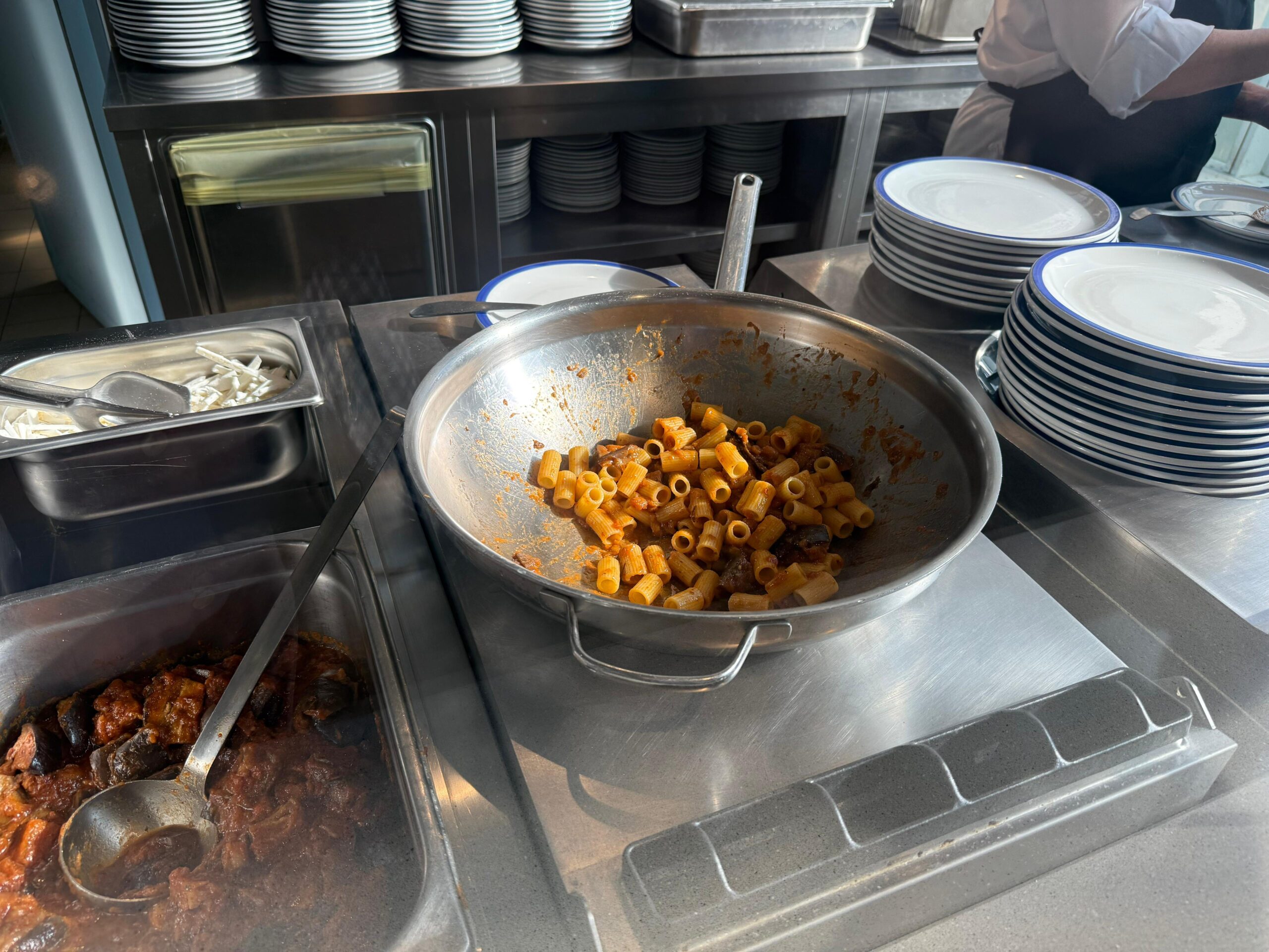 Come primi martedì era possibile gustare un'ottima pasta alla norma.