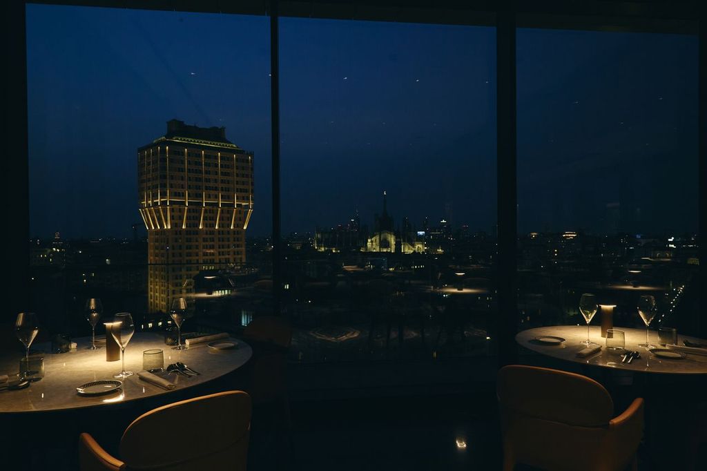Il tredicesimo piano dell’Uptown Palace di Milano si accende di nuovi sapori con la proposta autunnale di Orizzonti.