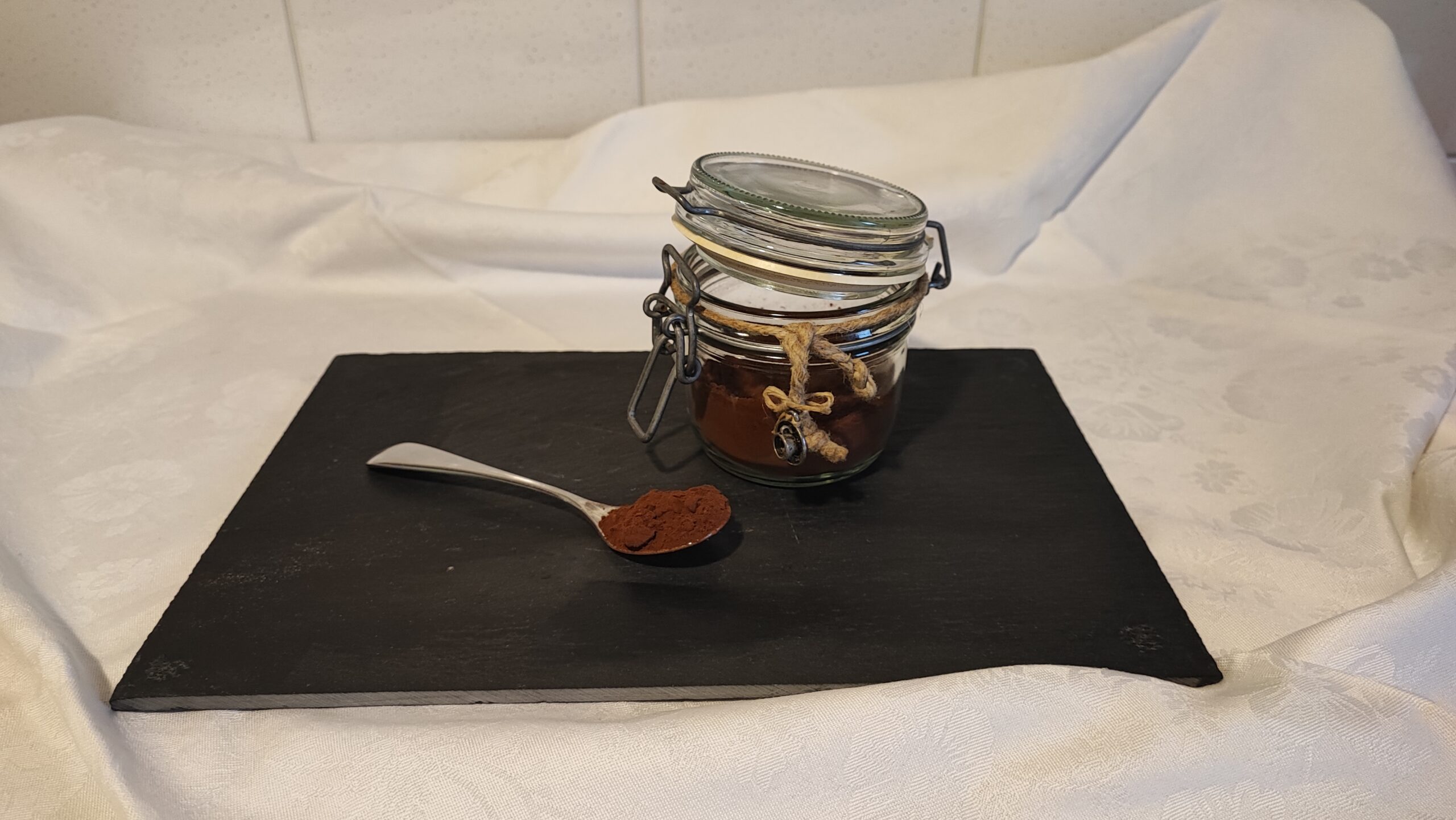 Copriteli con pellicola e riponeteli in frigorifero per almeno 8 ore.