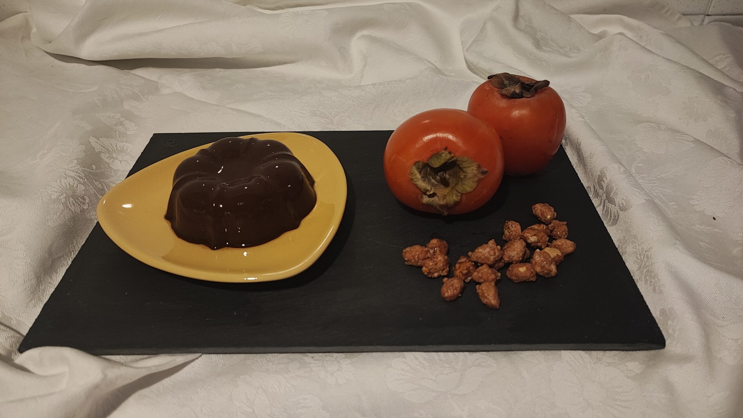 Longevo, la chioma crea molta ombra, non lo attaccano i tarli, niente nidi tra i rami, foglie resistenti al ghiaccio, legno e foglie ottimi da ardere, foglie un ottimo concime.