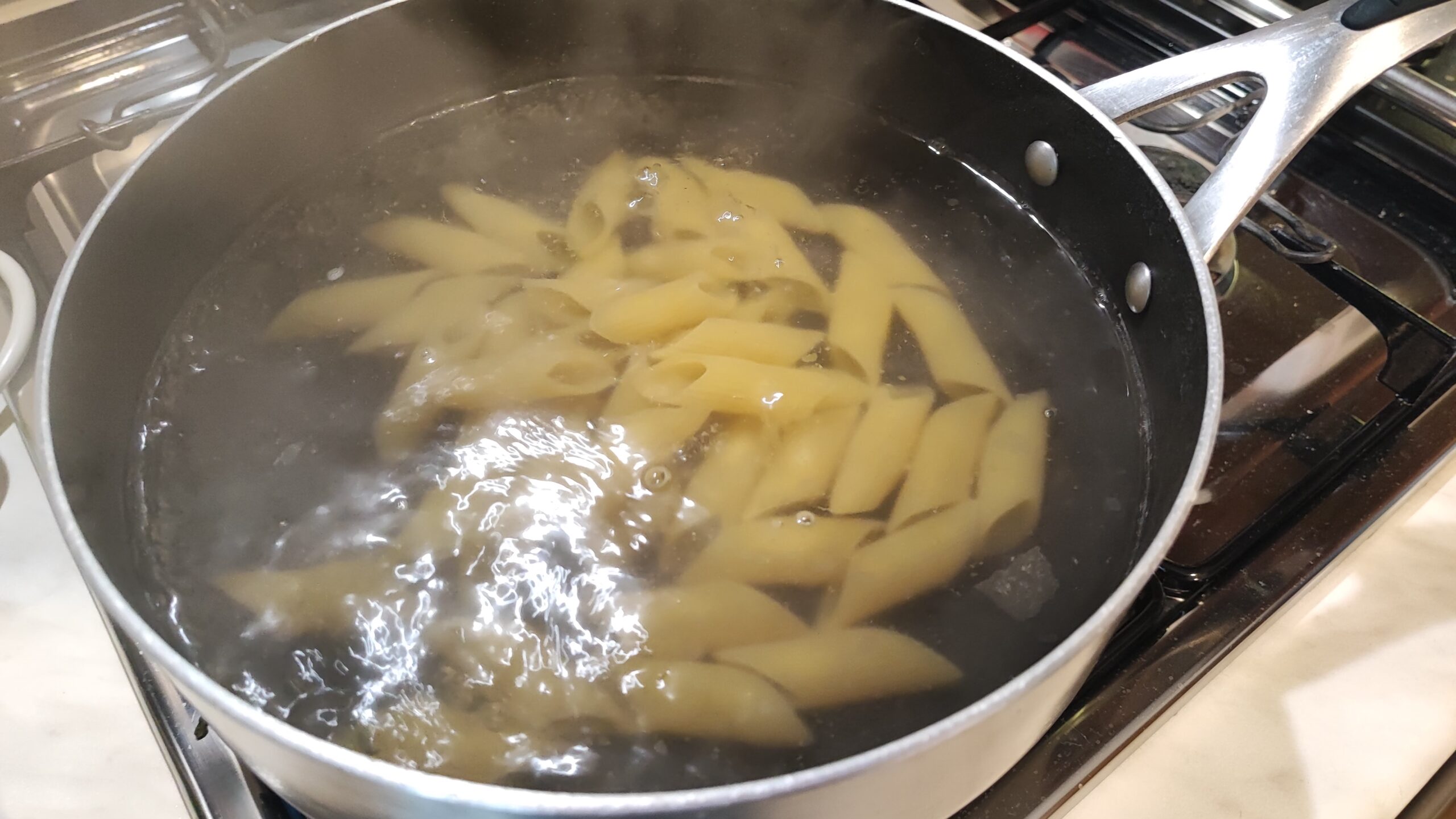 Insomma, un ottimo alleato per la nostra dieta quotidina. In questa ricetta verrà trasformato in una crema per condire la pasta. 