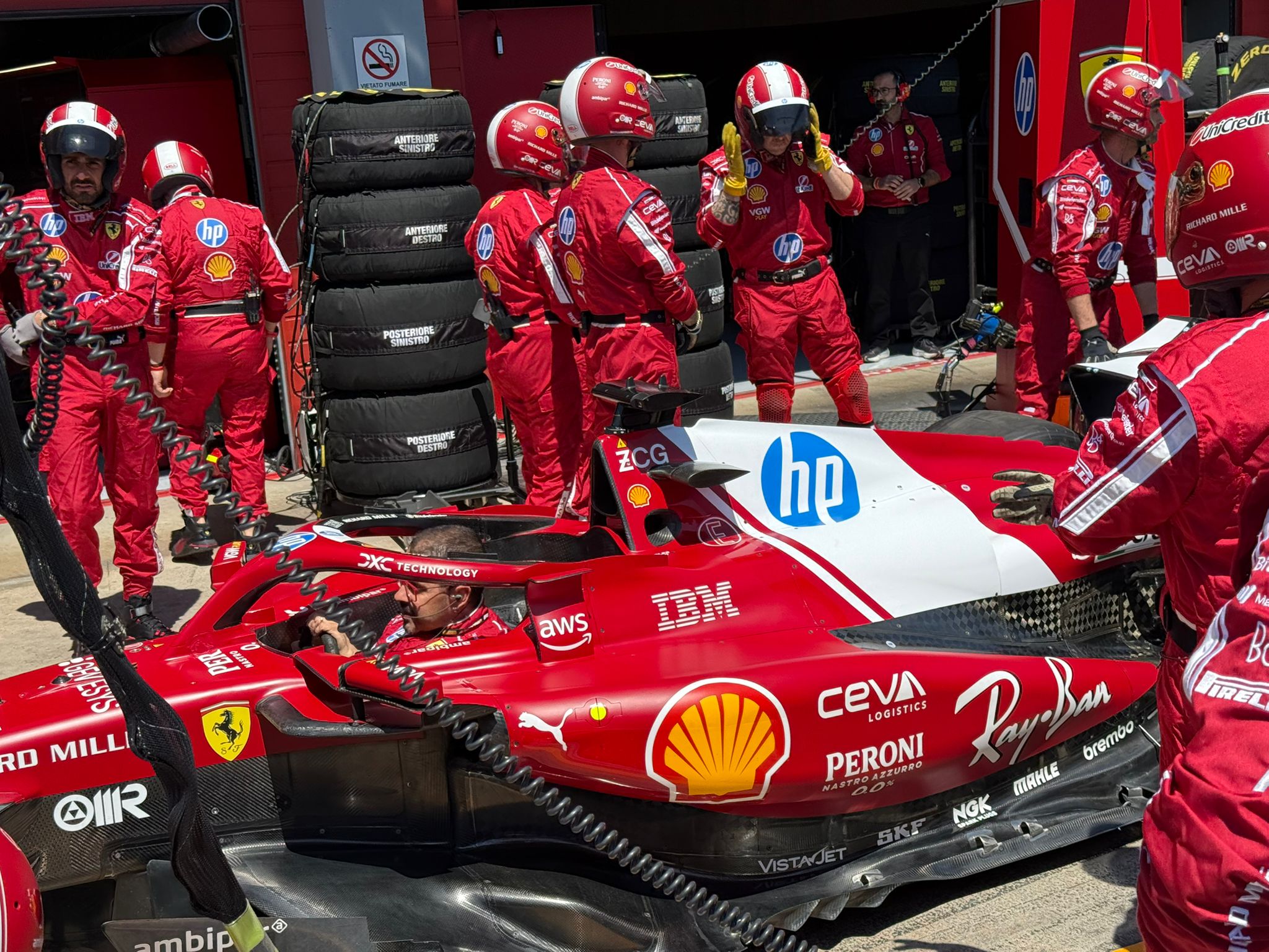 "Salgo in macchina con l’energia giusta, ideale, dettata anche l’alimentazione, dal pasto fatto, nei tempi corretti, avendo già digerito, tutto questo per evitare problemi durante la guida: se la gara è alle 14, il mio momento per il pranzo è previsto, al più tardi, alle 11.30-11.45. Rigorosamente leggero".