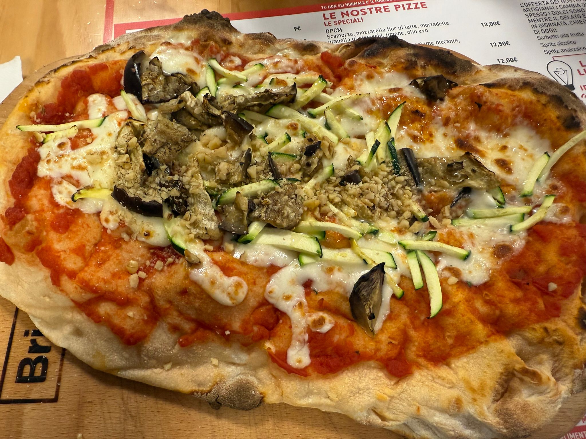 L’idea era di offrire ai giovani autistici opportunità di lavoro reale, dignità e autonomia piuttosto che percorsi assistenziali. 